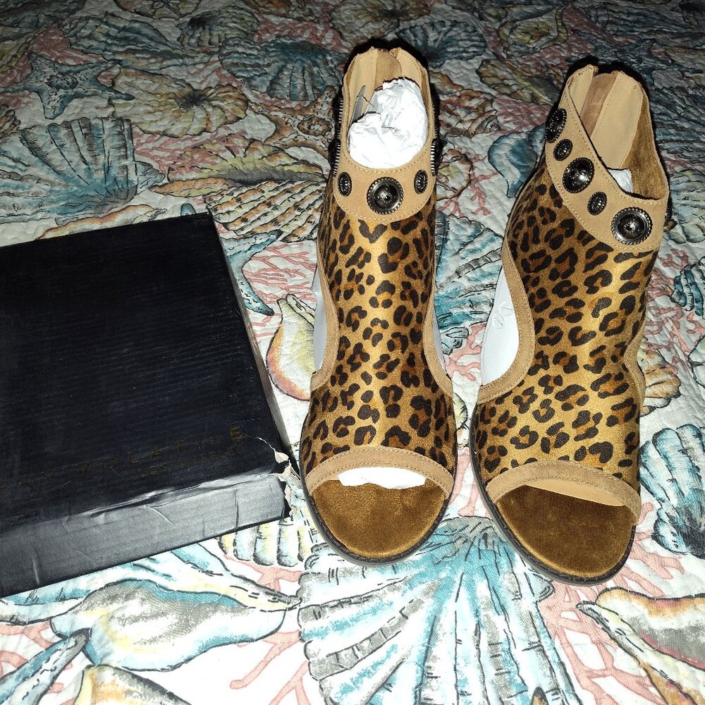 Volatile Los Angeles size 10 shoes